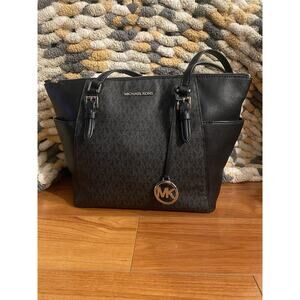 Michael Kors Jet Set Signature Shoulder Bag Blk